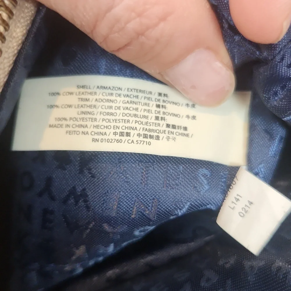 Kate Spade Leather Cream Wristlet with Navy Blue Interior‎